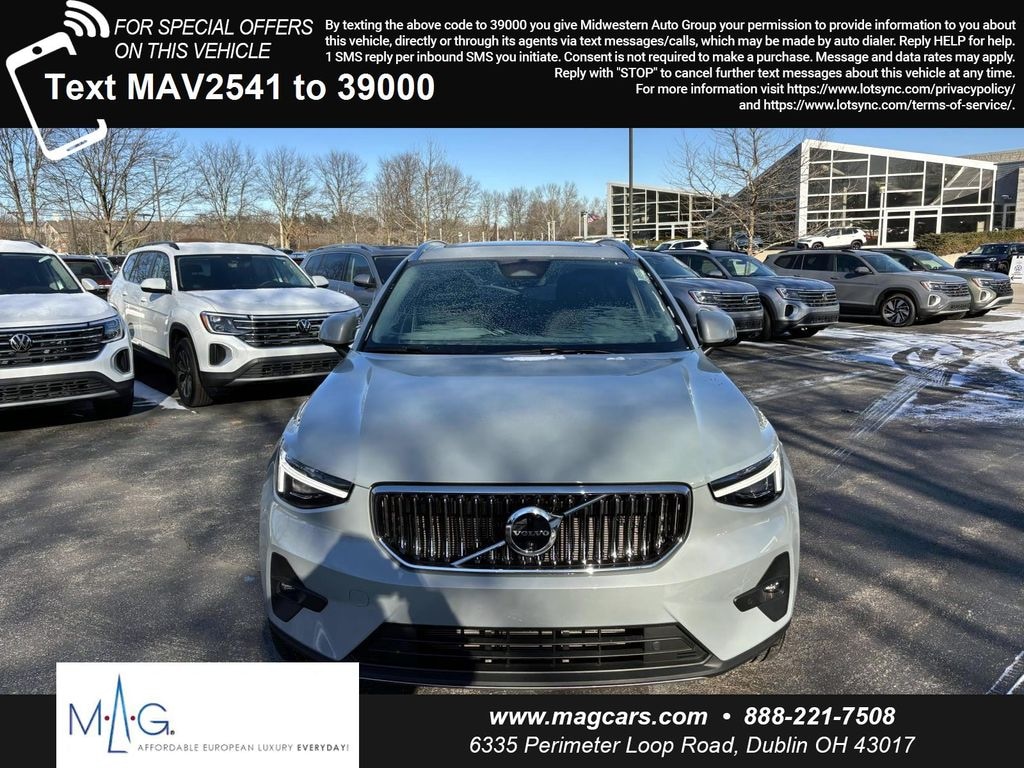 New 2025 Volvo XC40 B5 Plus Bright Theme SUV