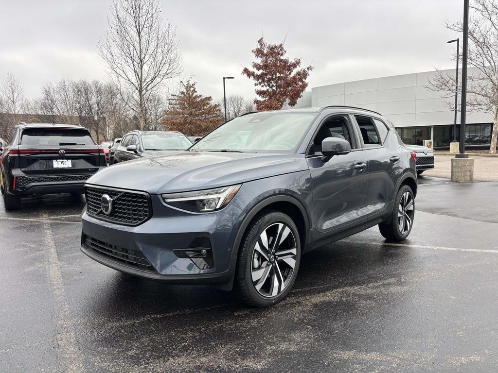 New 2026 Volvo XC40 B5 Plus SUV