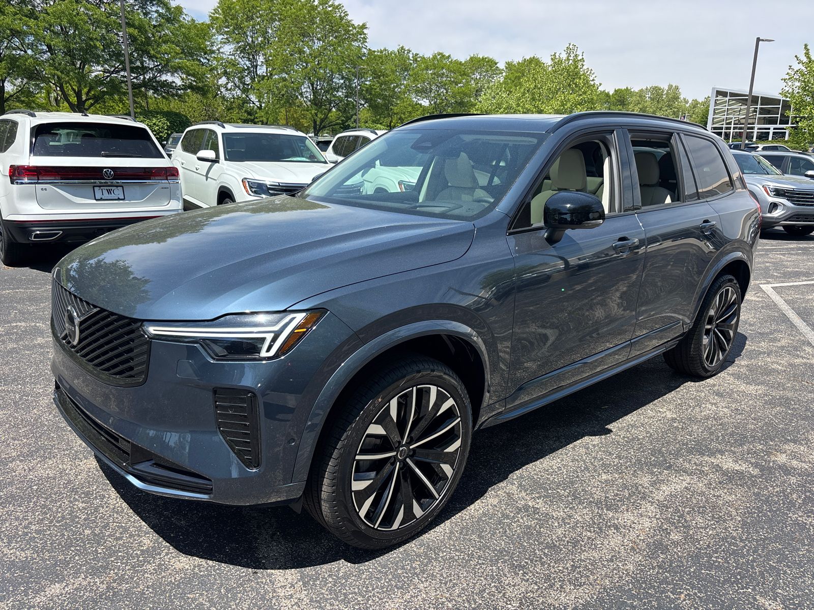 2026 Volvo XC90 B6 Ultra Dark 7-Seater 4WD's photo