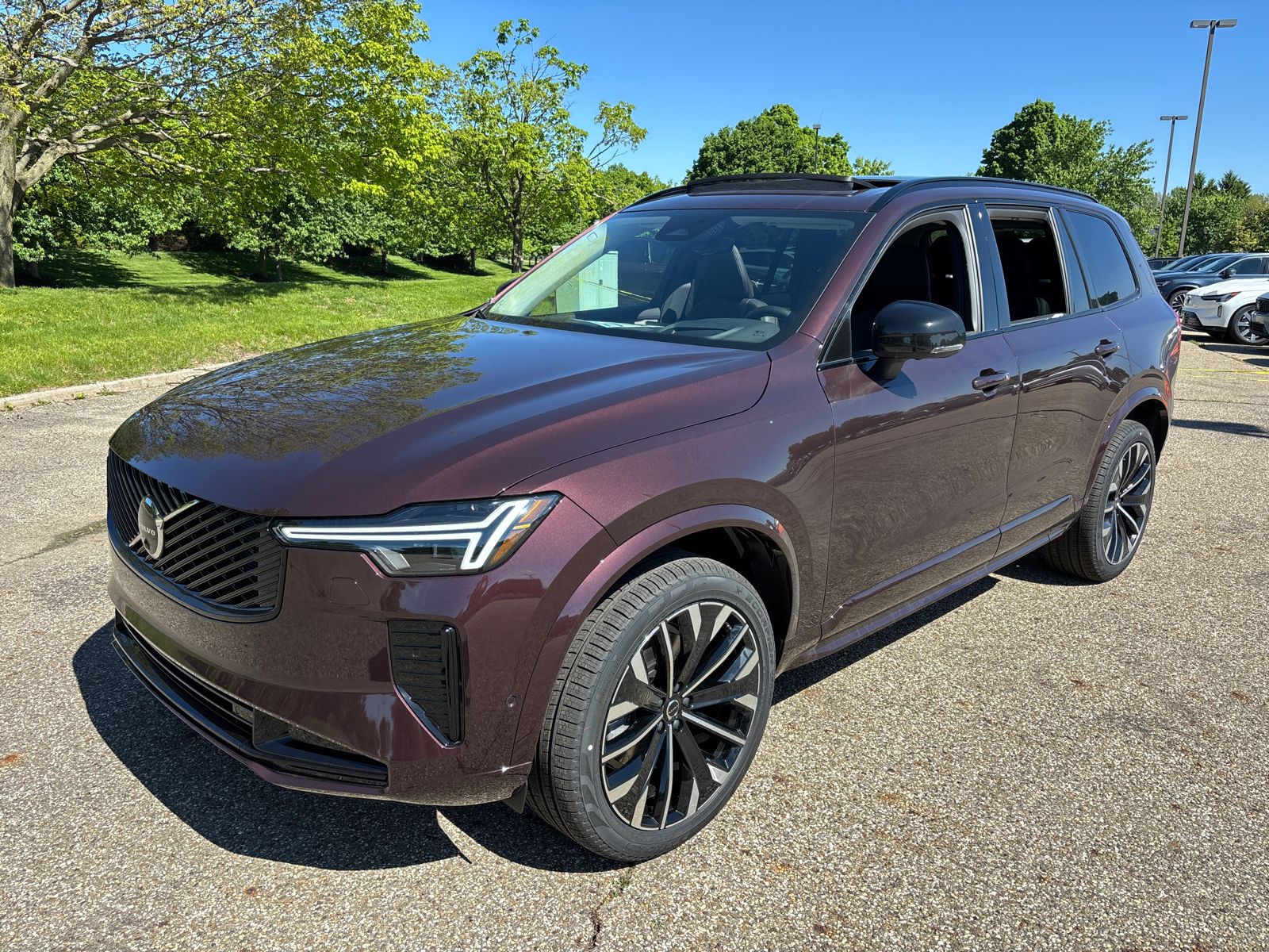 2026 Volvo XC90 B6 Ultra Dark 6-Seater 4WD's photo
