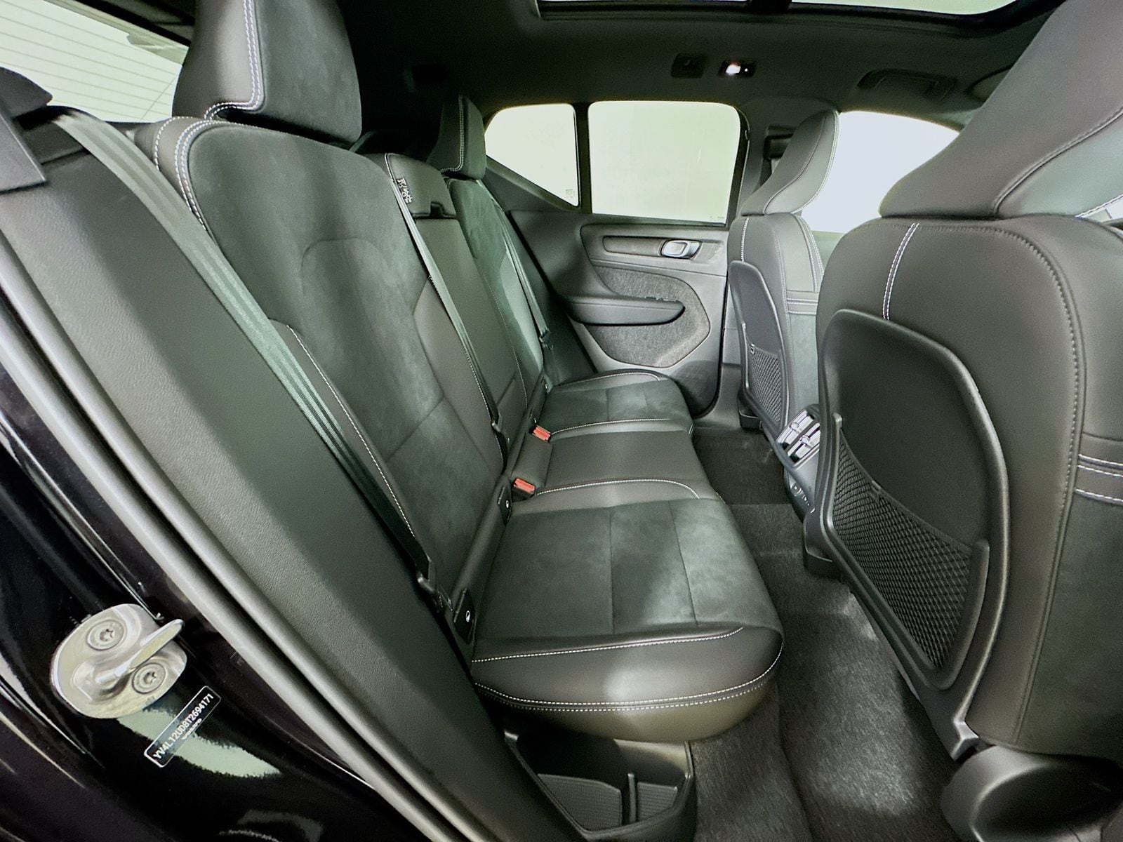 2026 Volvo XC40 Ultra Black Edition - Photo 40