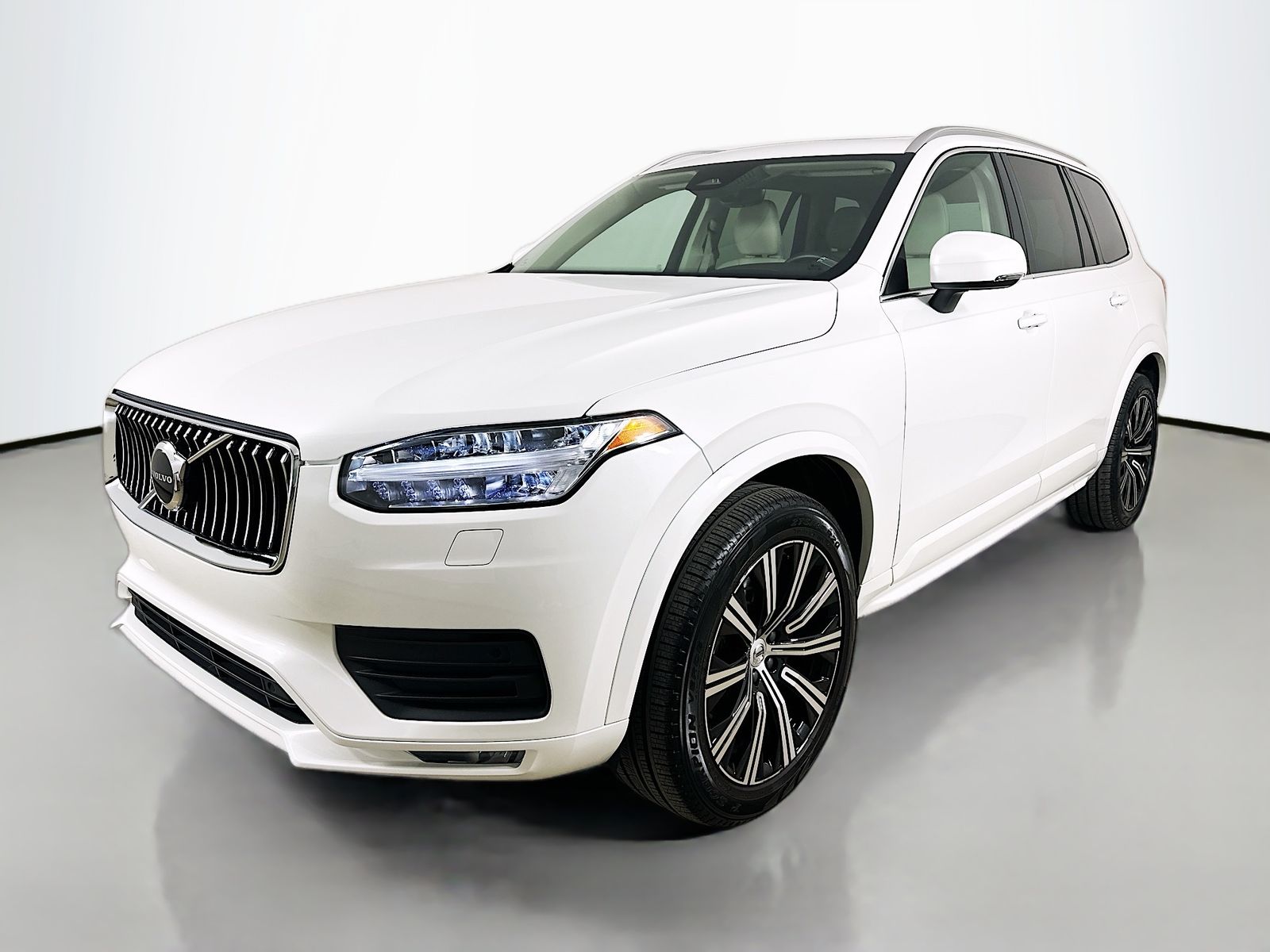 2023 Volvo XC90 B5 Core 4WD's photo