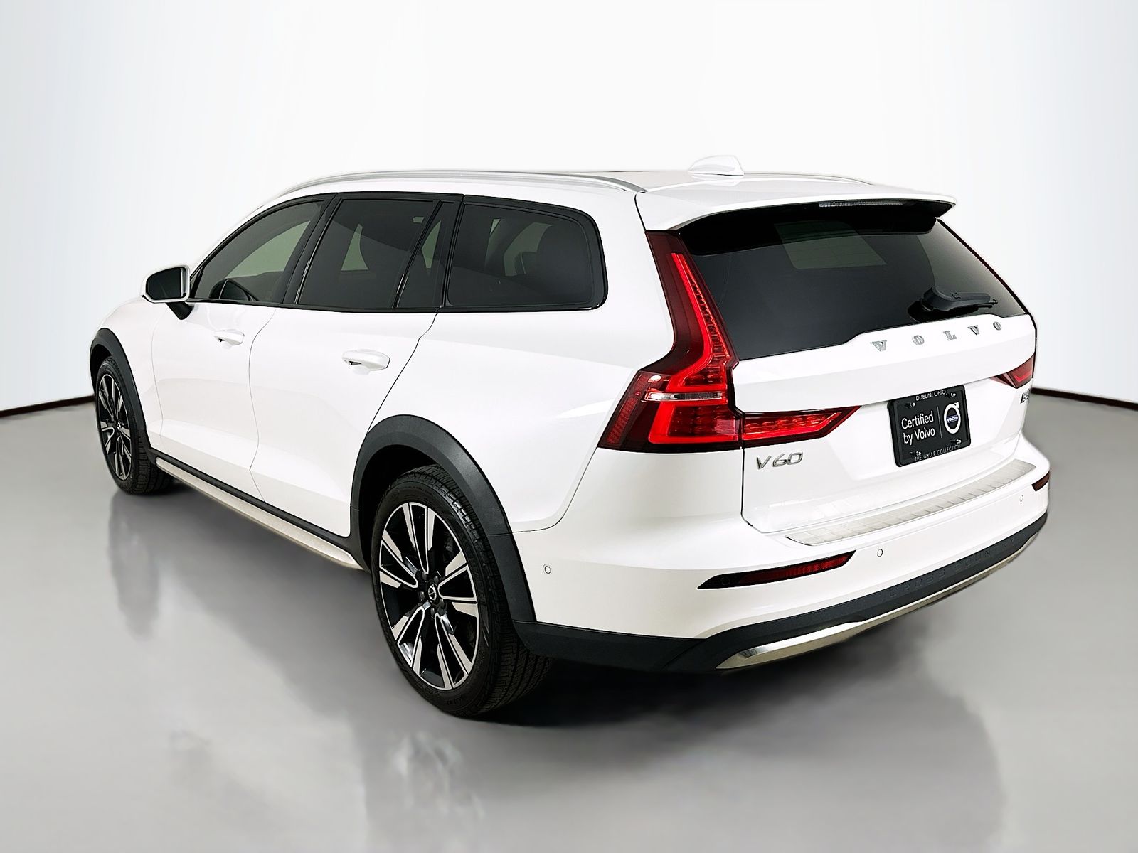 2023 Volvo V60 Cross Country Ultimate - Photo 7