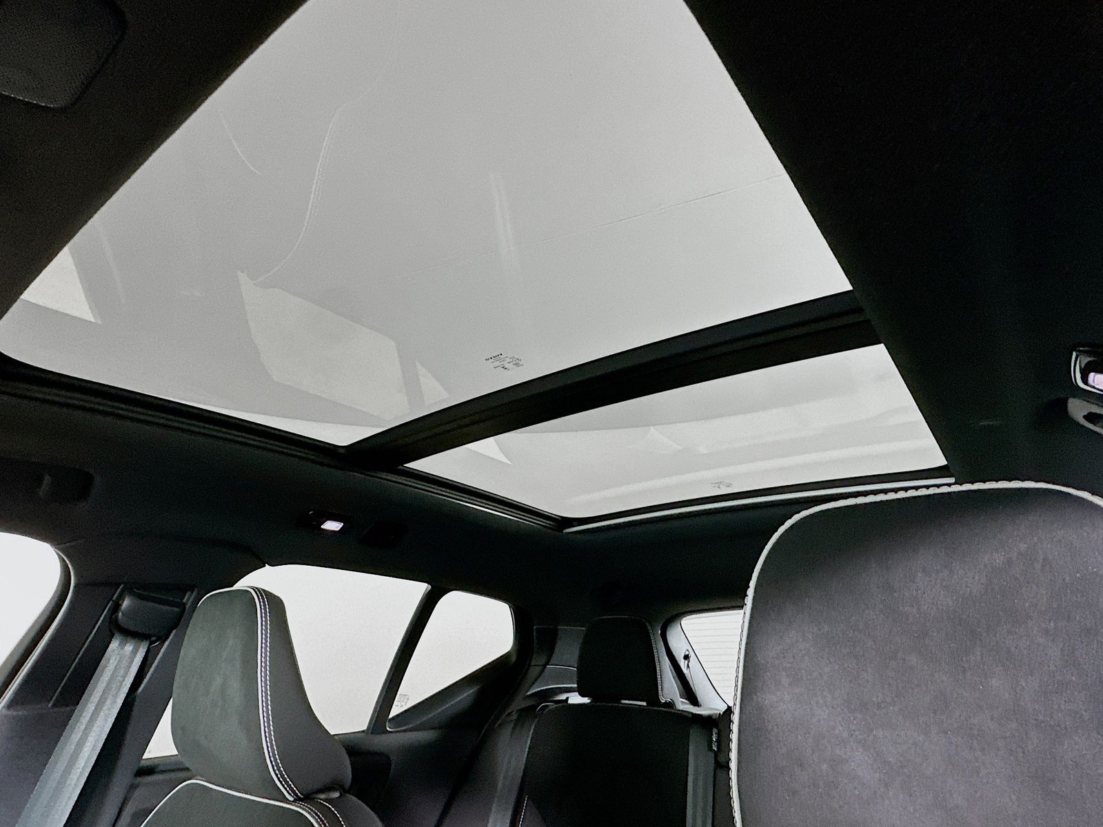 2026 Volvo XC40 Ultra Black Edition - Photo 29