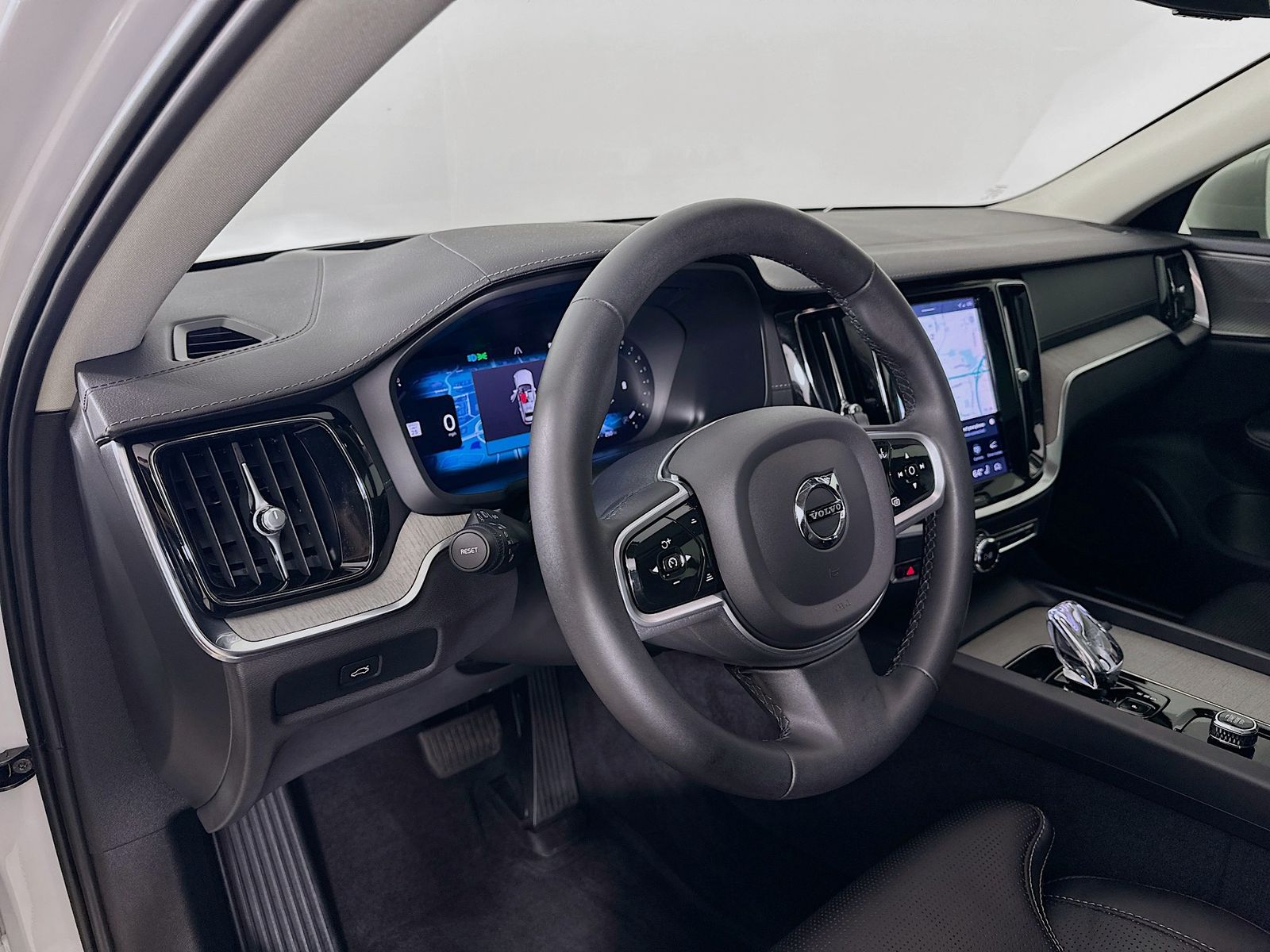 2023 Volvo V60 Cross Country Ultimate - Photo 31
