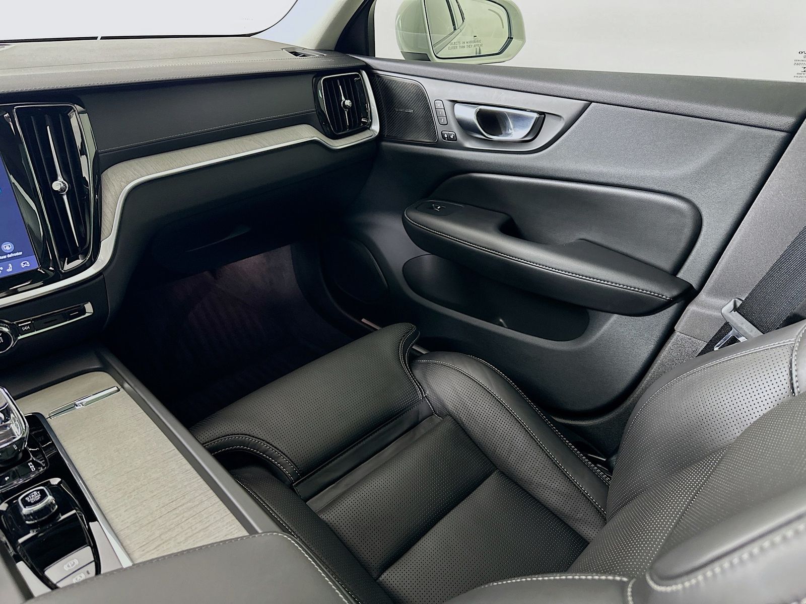 2023 Volvo V60 Cross Country Ultimate - Photo 23