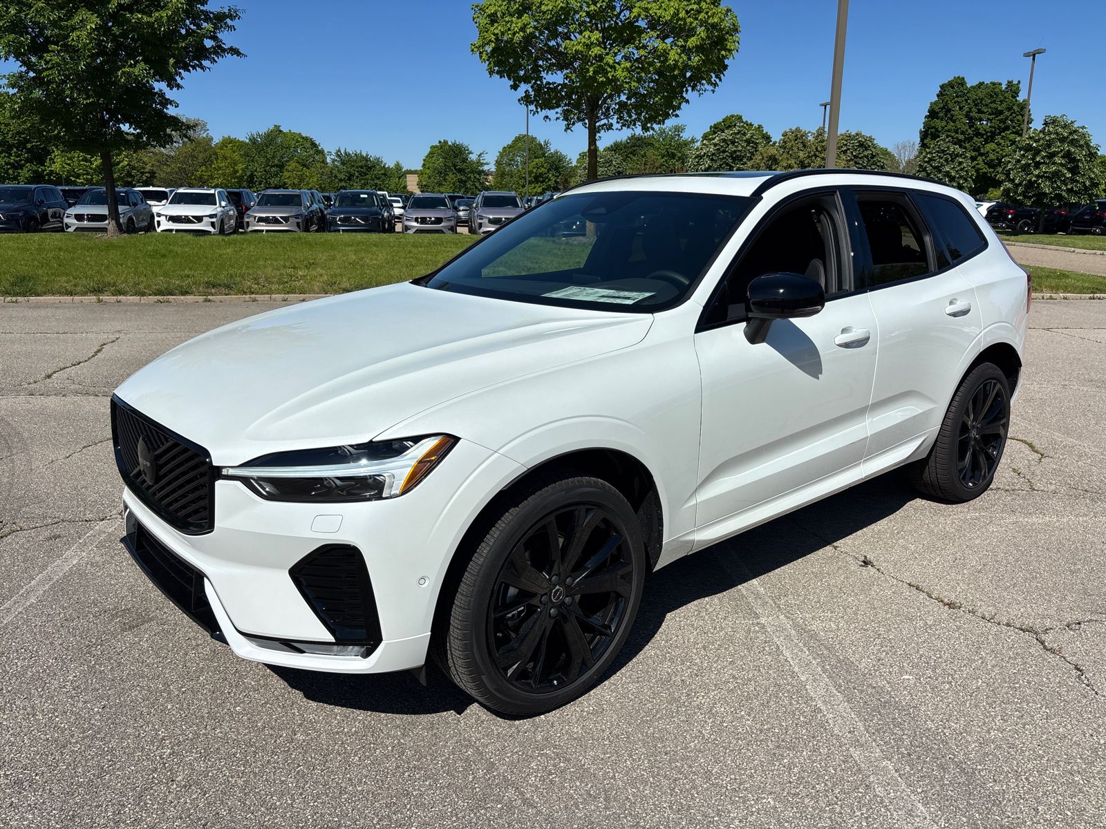 2026 Volvo XC60 B5 Ultra Black Edition Theme AWD's photo