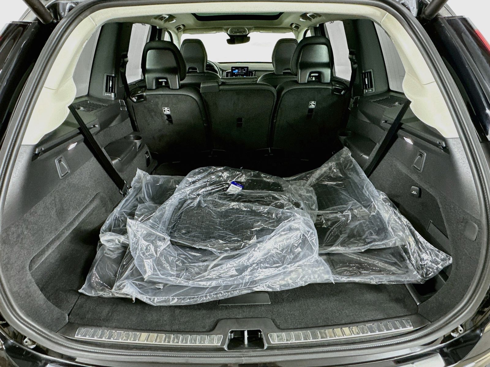 2026 Volvo XC90 Ultra - Photo 38