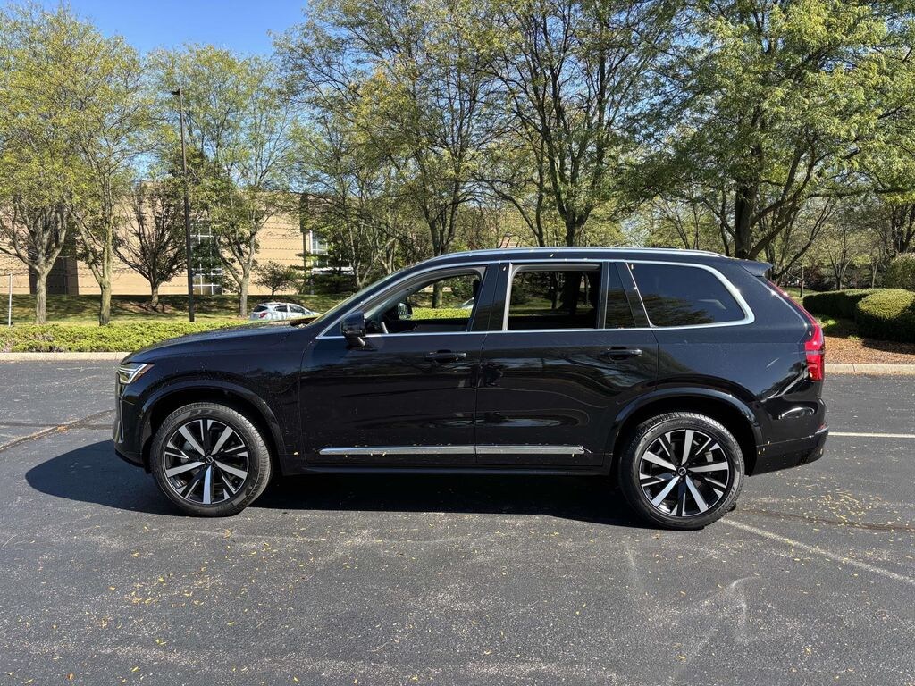 New 2026 Volvo XC90 B5 Core SUV