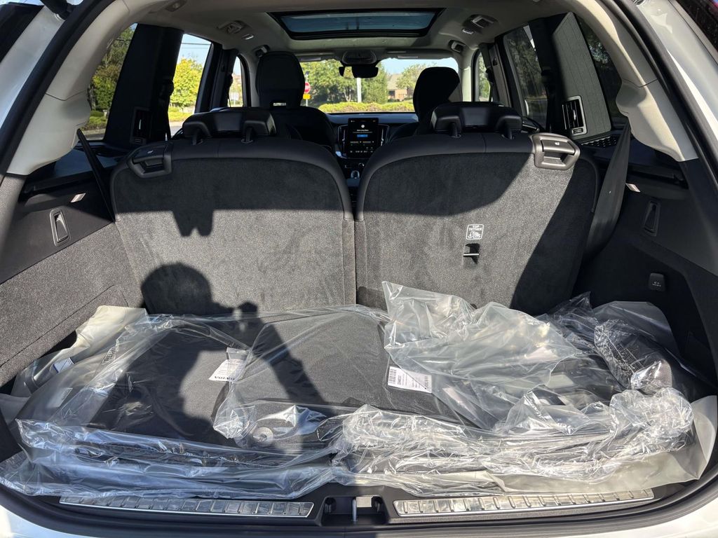 2026 Volvo XC90 Plus - Photo 9