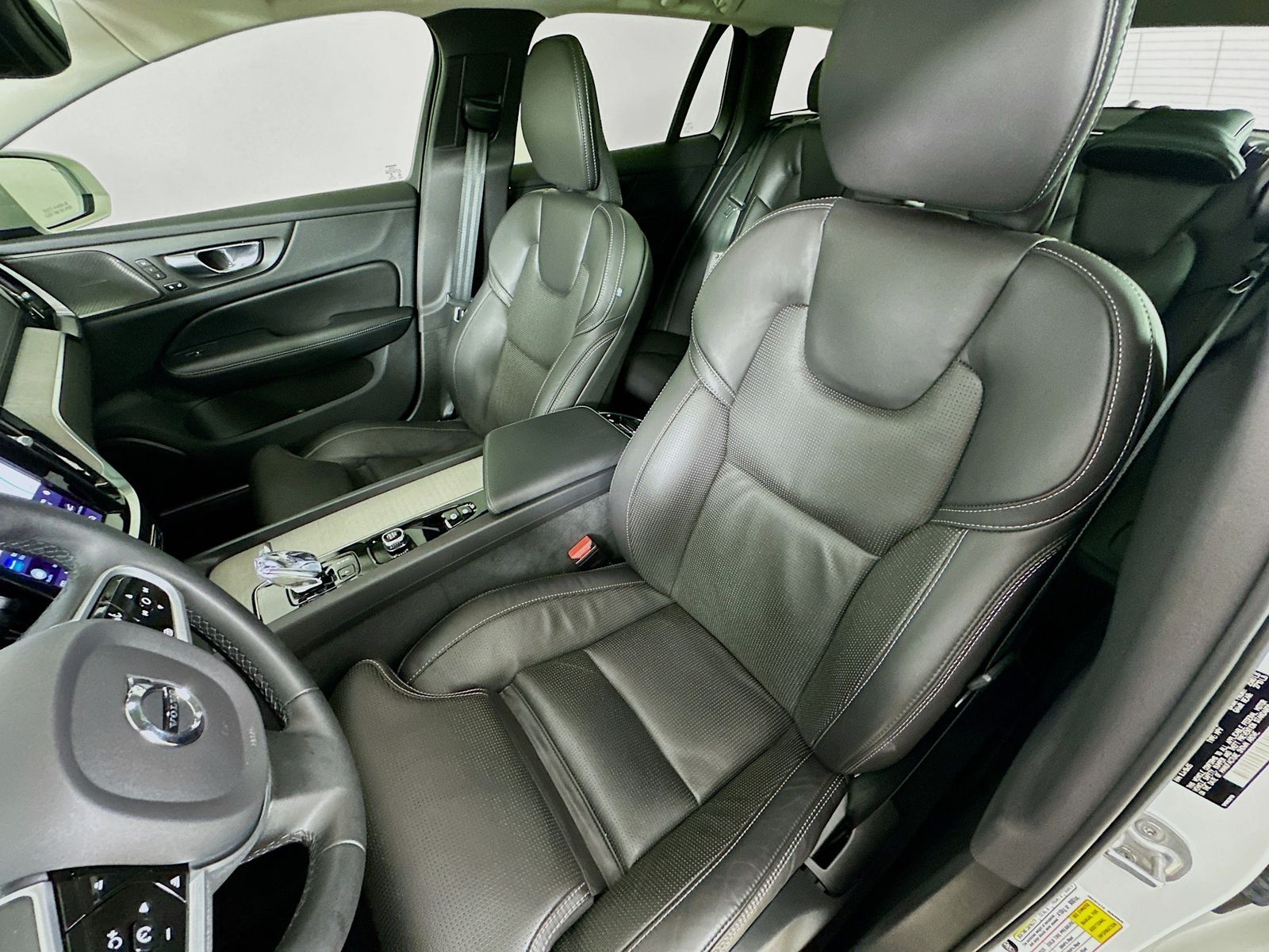 2023 Volvo V60 Cross Country Ultimate - Photo 33