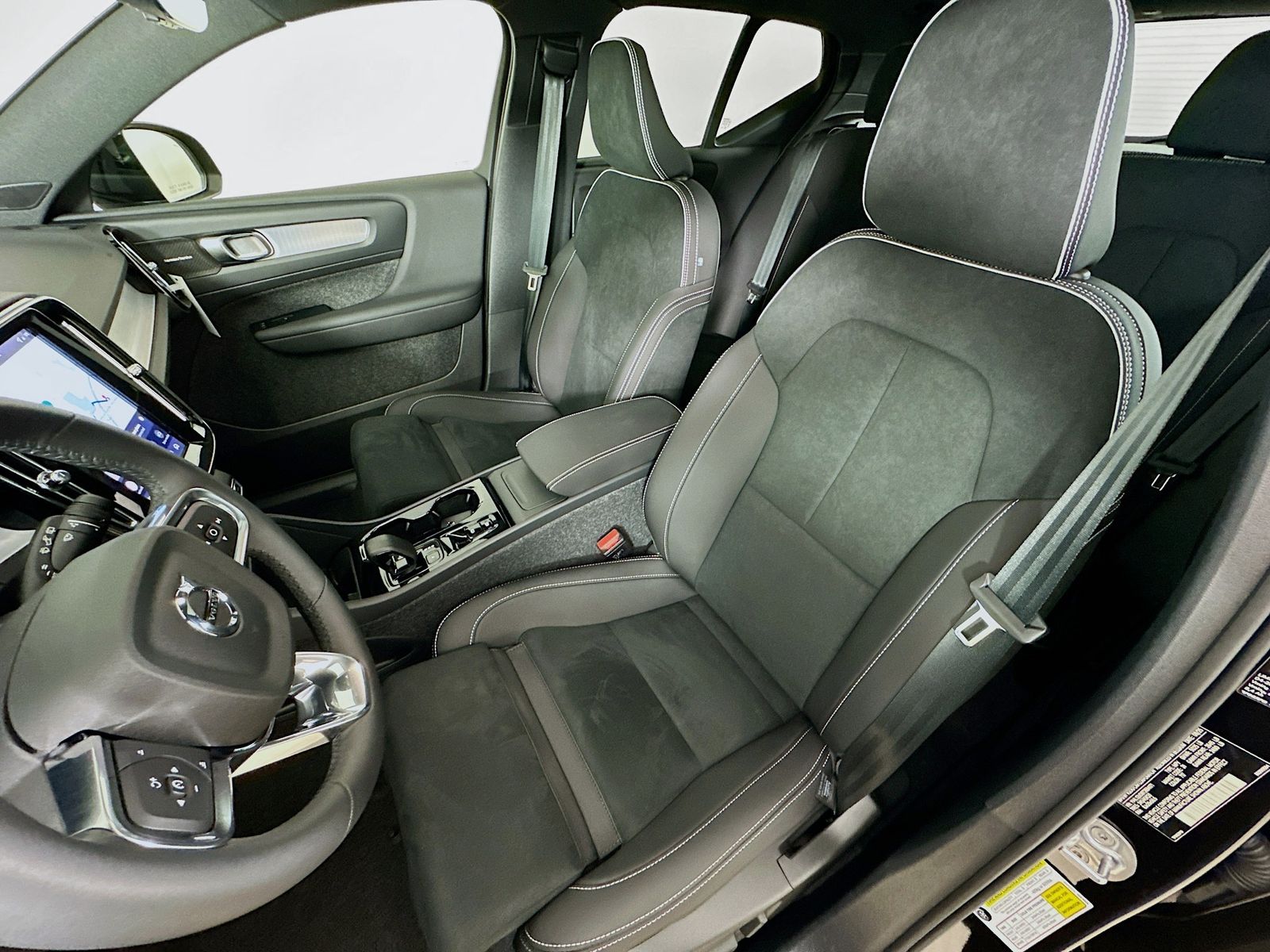 2026 Volvo XC40 Ultra Black Edition - Photo 33