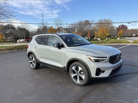 2026 Volvo XC40 B5 Plus SUV
