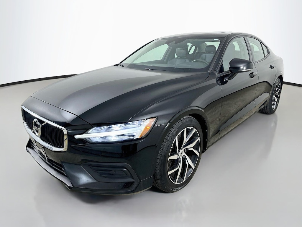 Used 2019 Volvo S60 T6 Momentum Sedan
