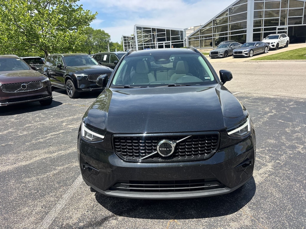 Used 2023 Volvo XC40 B5 Plus Dark Theme SUV