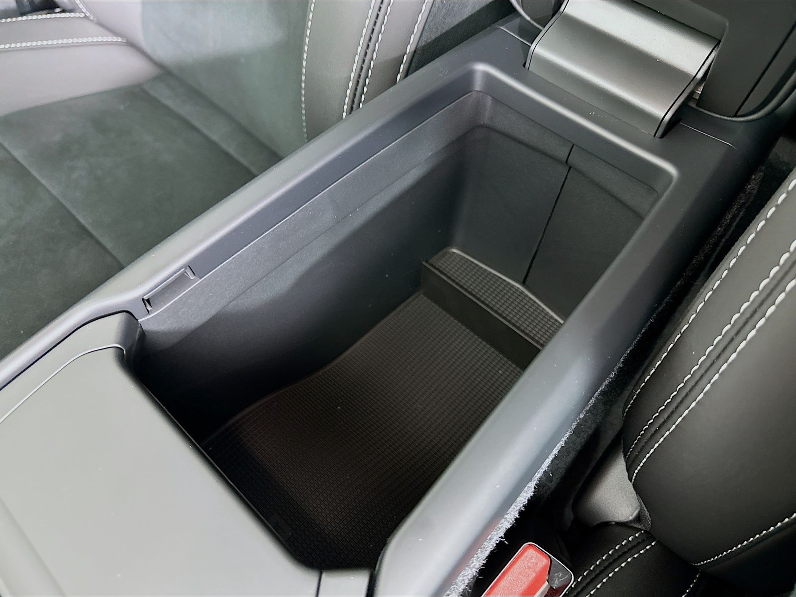 2026 Volvo XC40 Ultra Black Edition - Photo 28