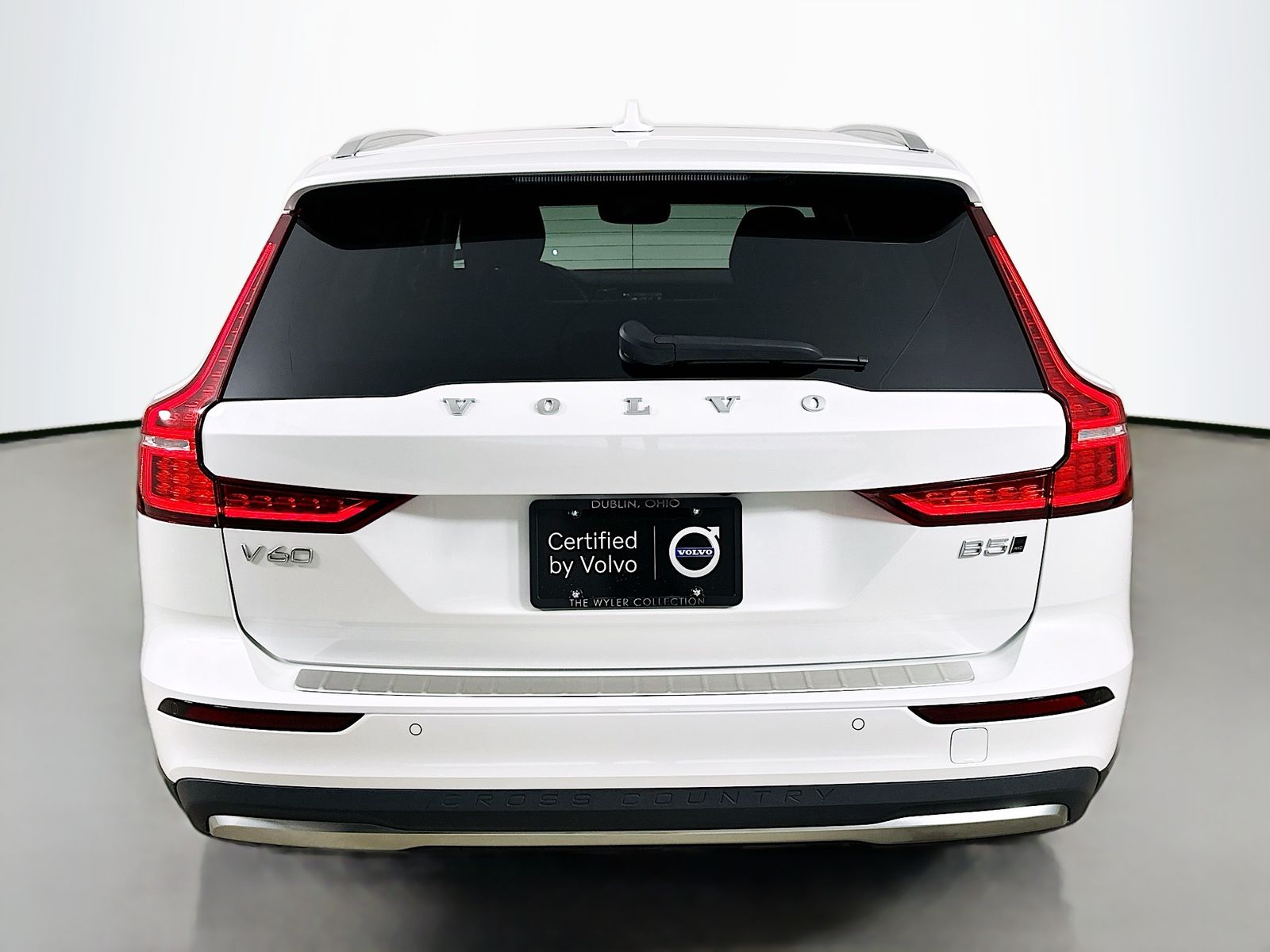 2023 Volvo V60 Cross Country Ultimate - Photo 6