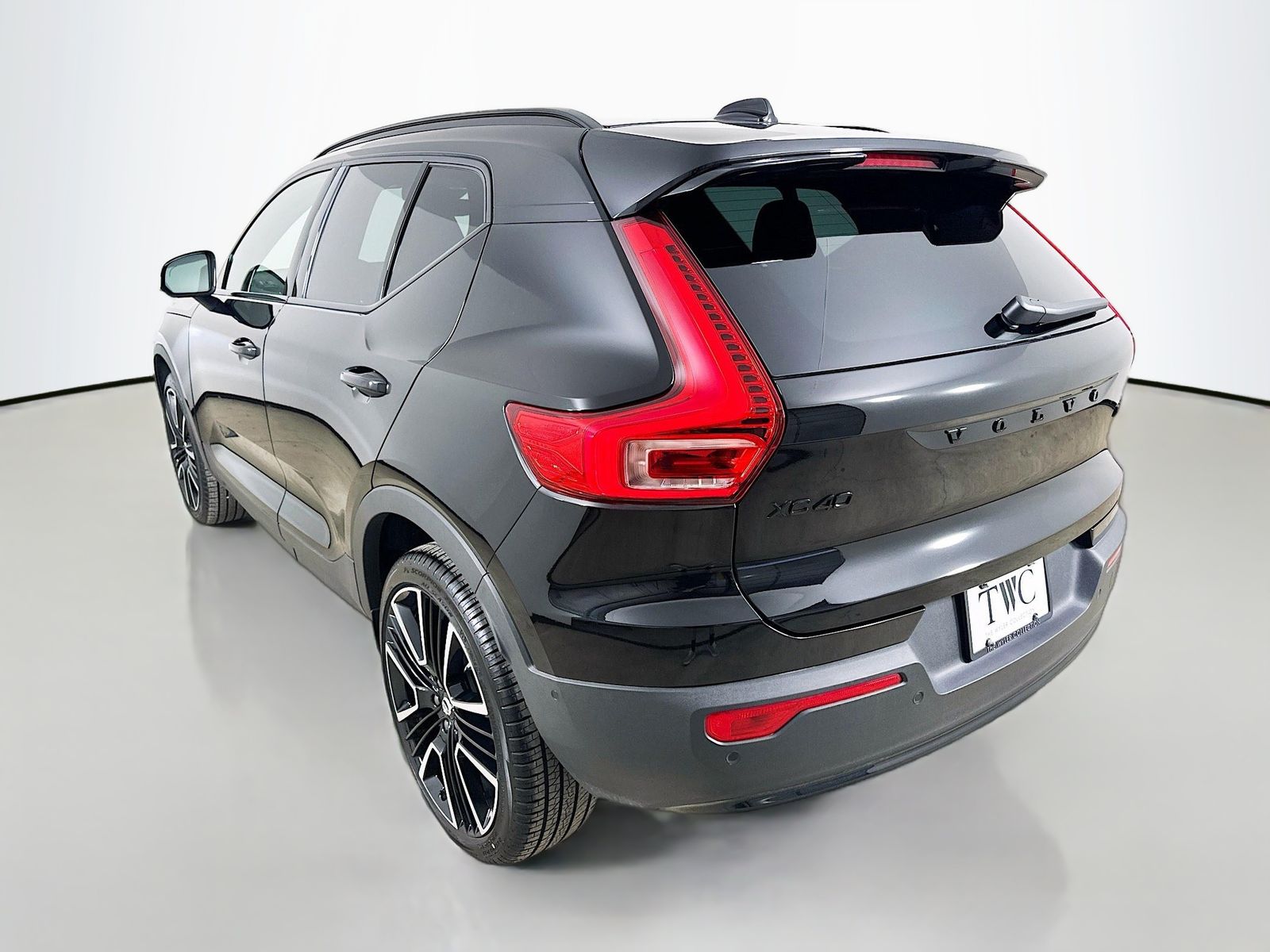 2026 Volvo XC40 Ultra Black Edition - Photo 7