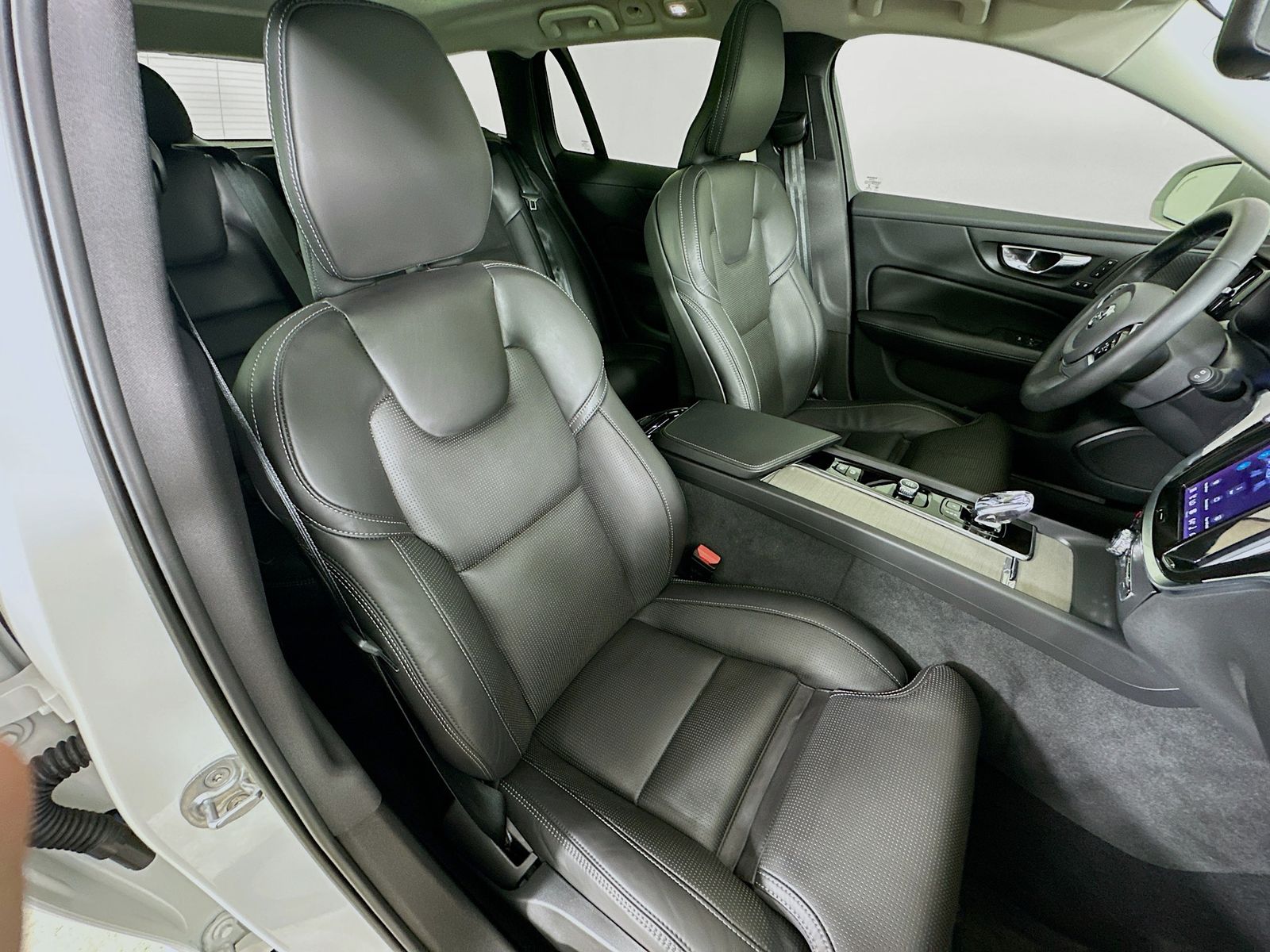 2023 Volvo V60 Cross Country Ultimate - Photo 44