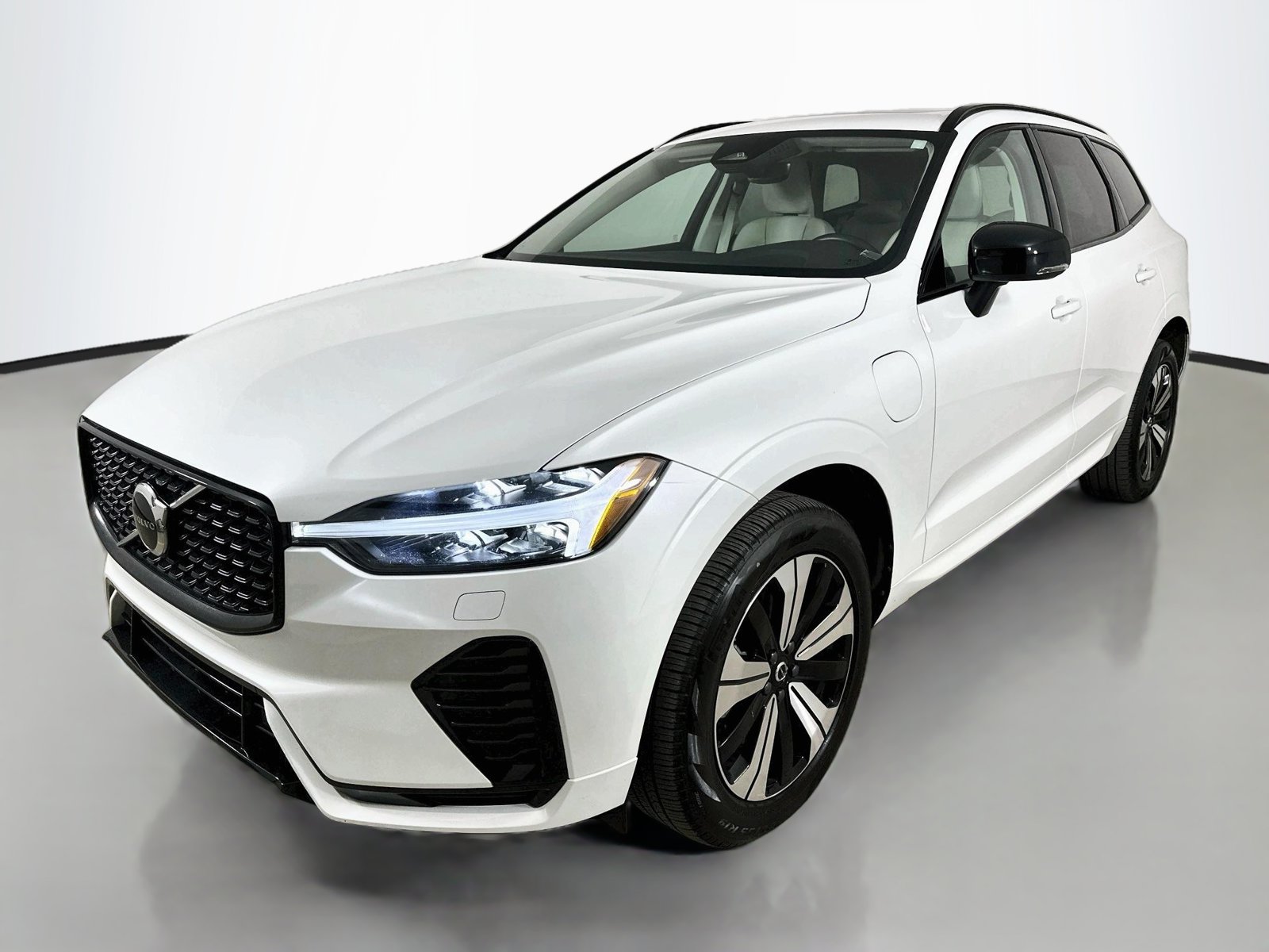 2025 Volvo XC60 Plug-In Hybrid