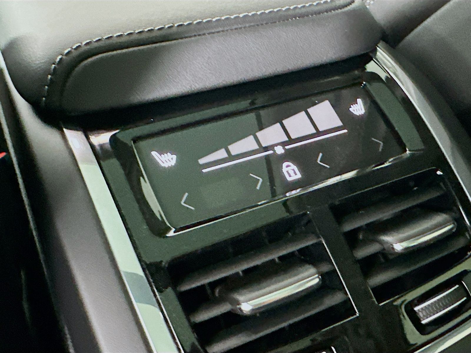 2023 Volvo V60 Cross Country Ultimate - Photo 36