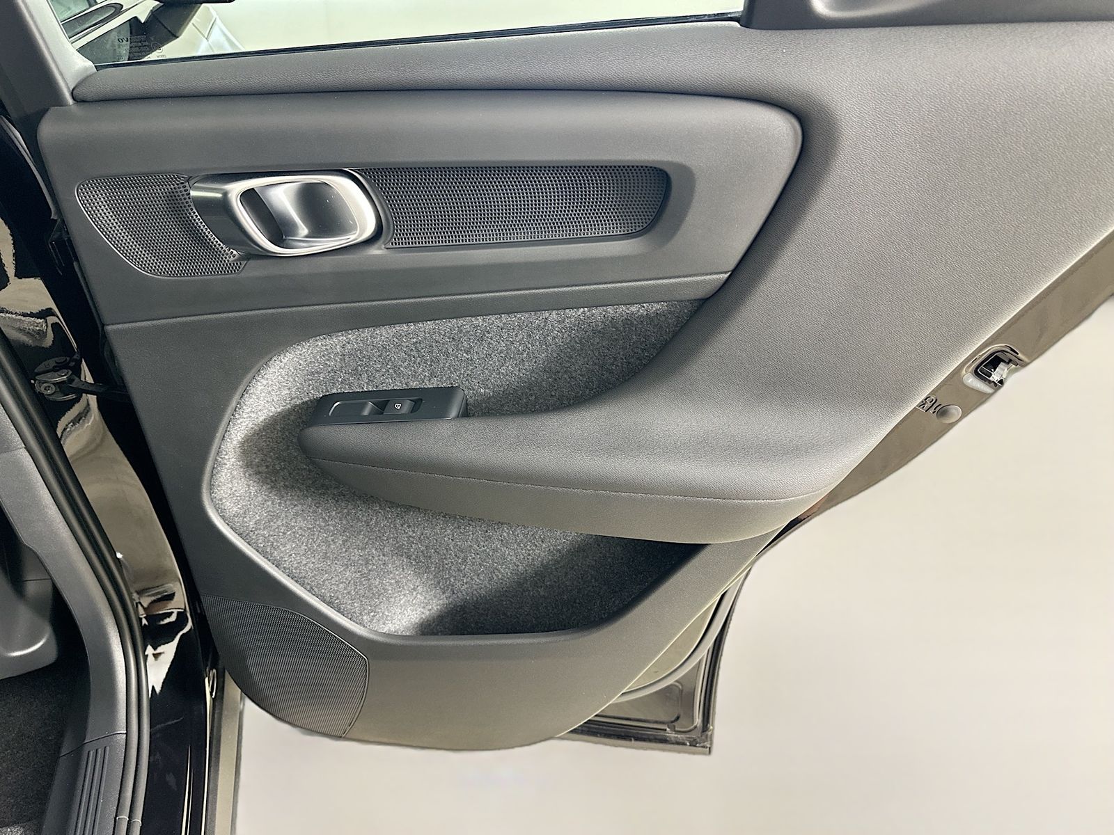 2026 Volvo XC40 Ultra Black Edition - Photo 39