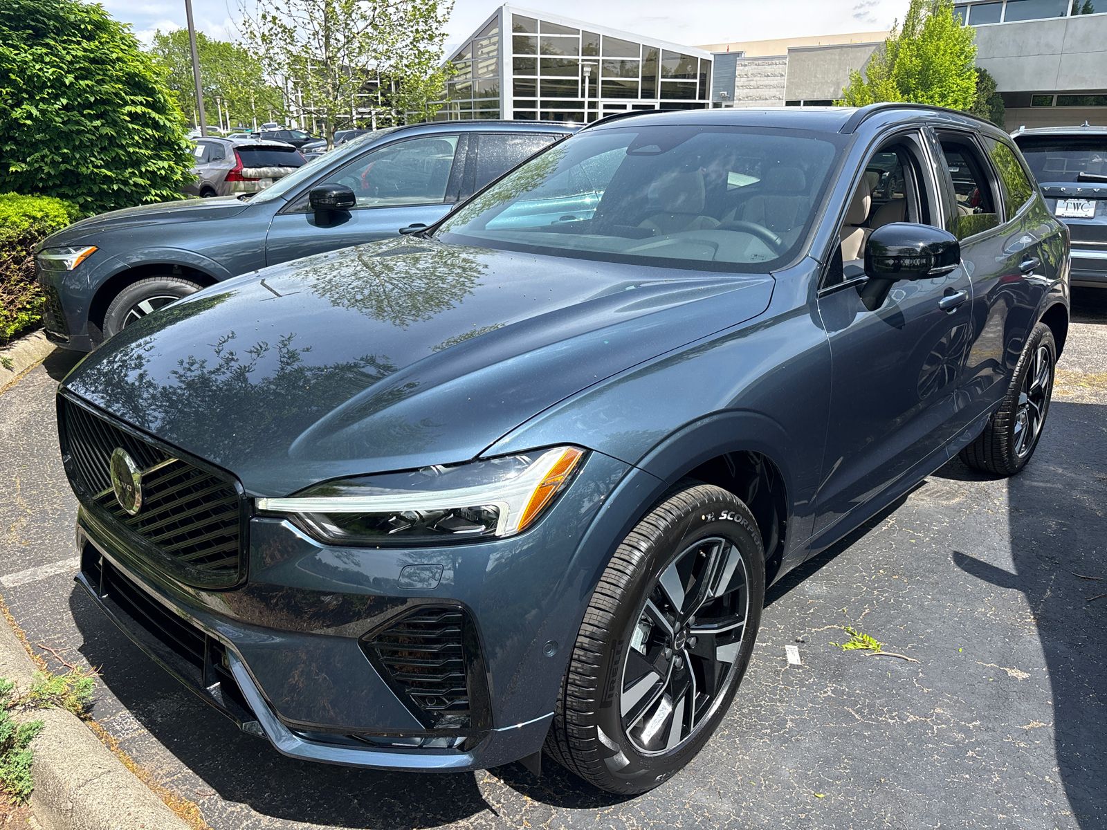 2026 Volvo XC60 B5 Plus Dark AWD's photo