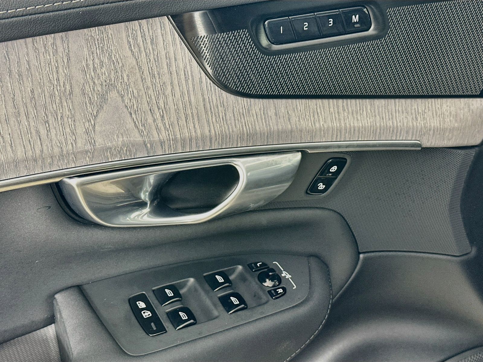 2026 Volvo XC90 Ultra - Photo 17