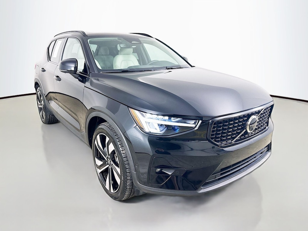 Used 2023 Volvo XC40 B5 Plus Dark Theme SUV