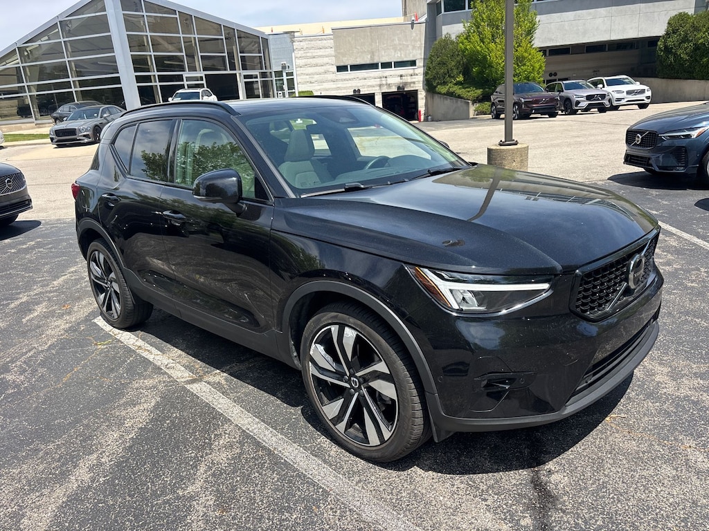 Used 2023 Volvo XC40 B5 Plus Dark Theme SUV