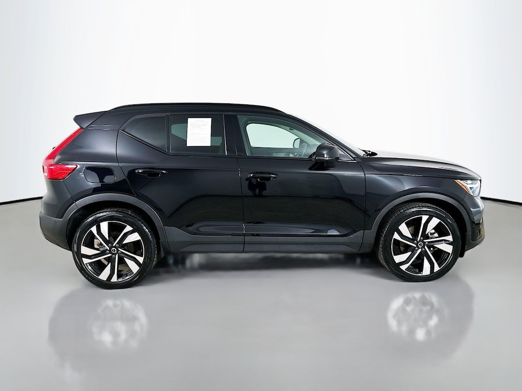 Used 2023 Volvo XC40 B5 Plus Dark Theme SUV