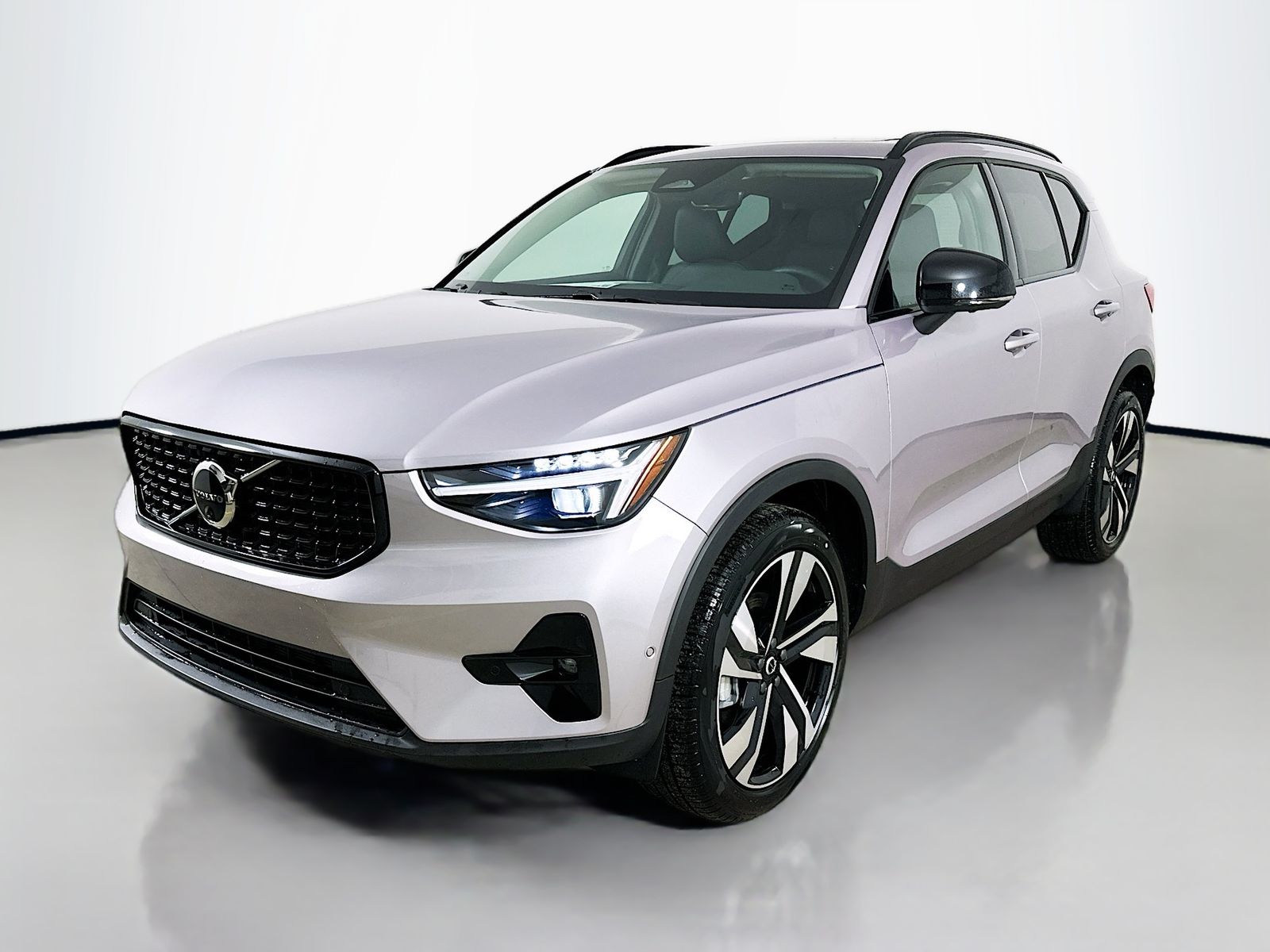2026 Volvo XC40 B5 Ultra Dark AWD's photo