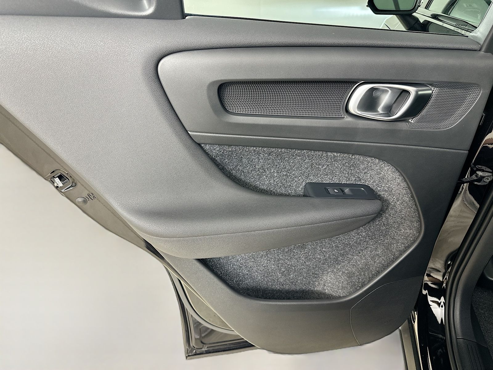 2026 Volvo XC40 Ultra Black Edition - Photo 34