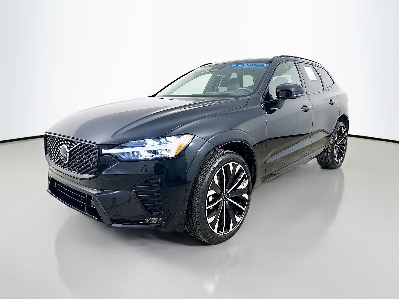 2026 Volvo XC60 B5 Ultra Dark AWD's photo