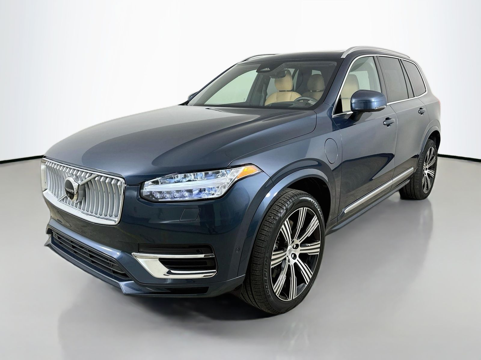 2025 Volvo XC90 Plug-In Hybrid