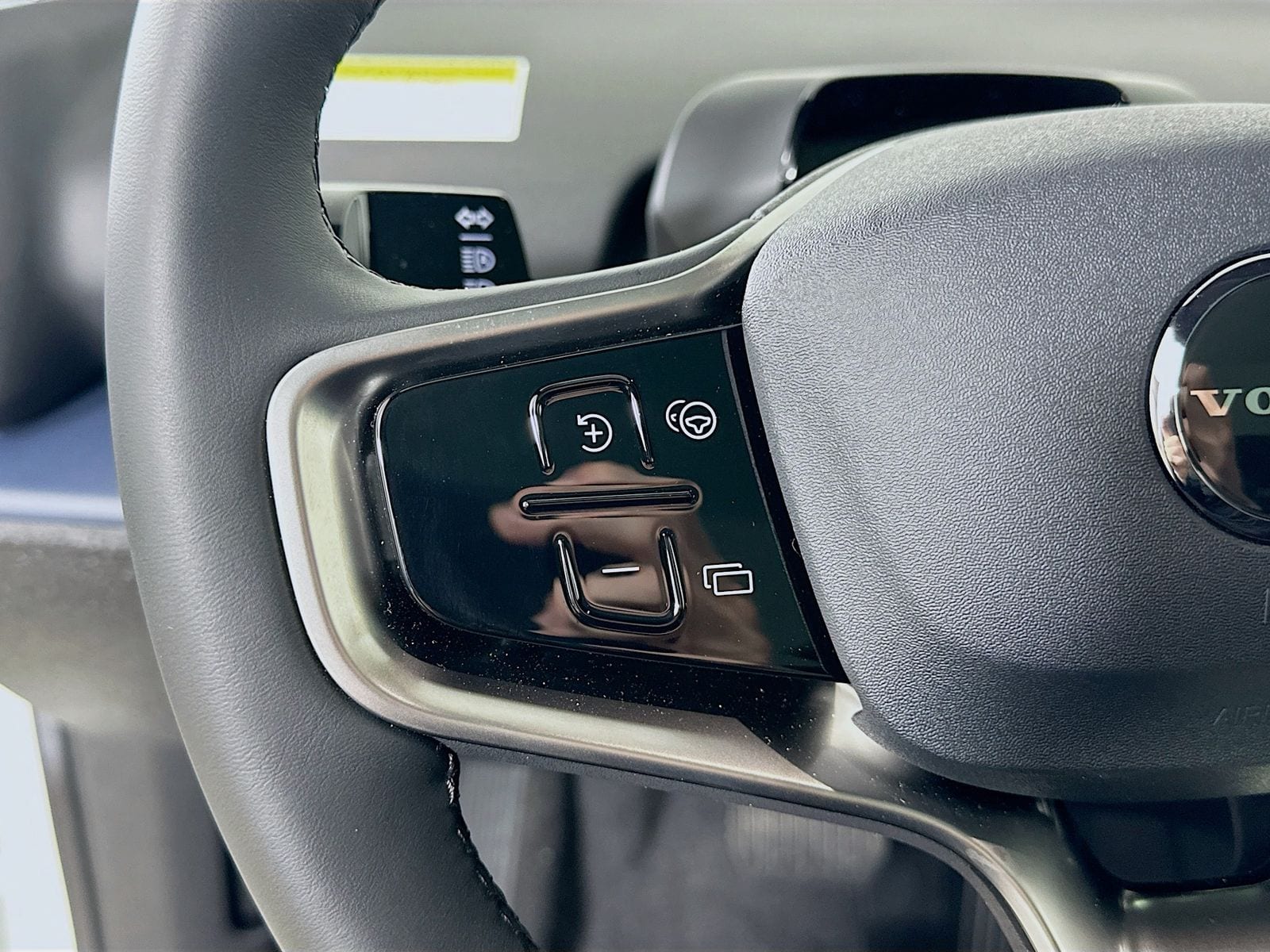 2026 Volvo EX30 Plus - Photo 17