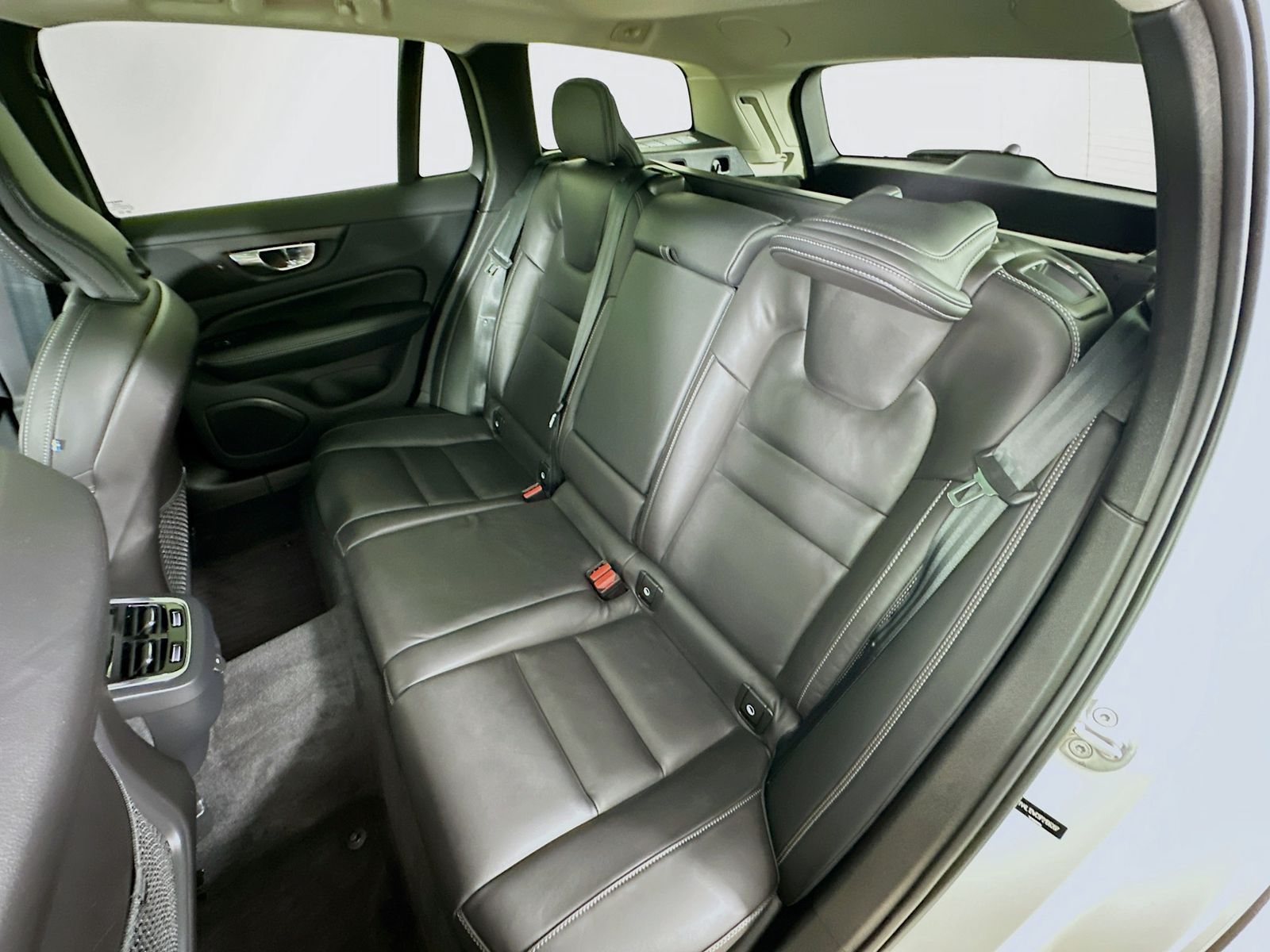 2023 Volvo V60 Cross Country Ultimate - Photo 35