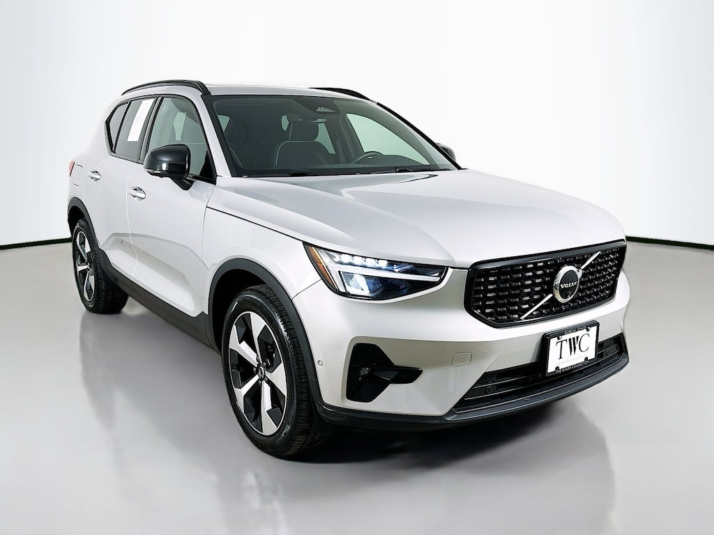 Used 2025 Volvo XC40 B5 Plus Dark Theme SUV