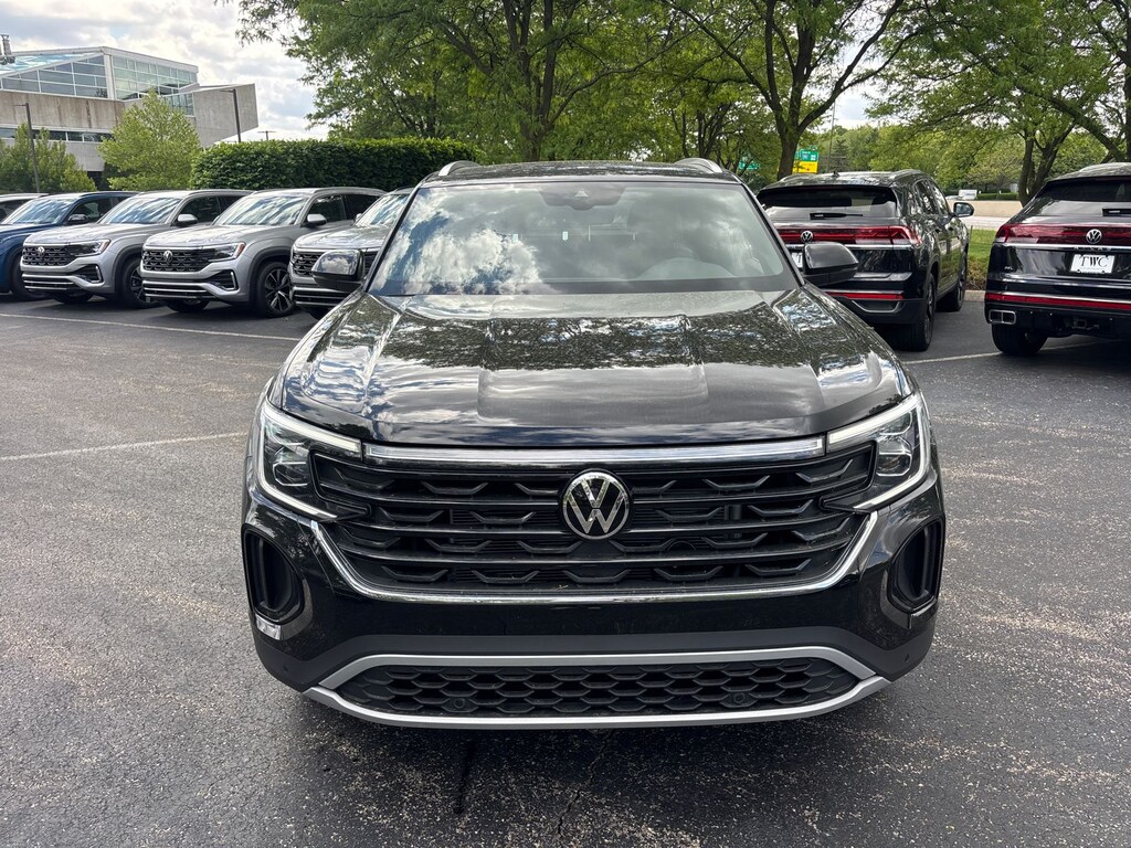 New 2026 Volkswagen Atlas Cross Sport 2.0T SE w/Technology SUV