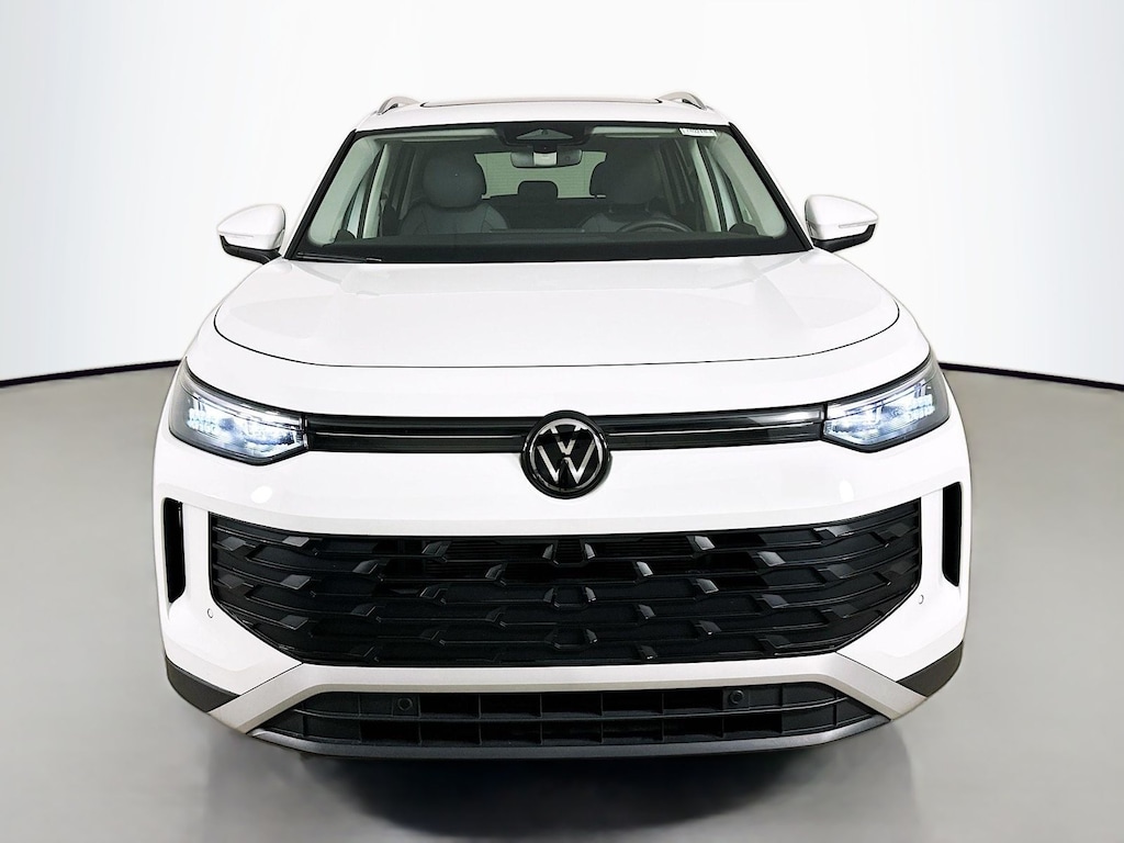 Used 2025 Volkswagen Tiguan 2.0T SE SUV