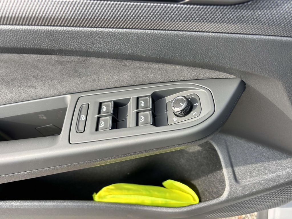 2026 Volkswagen Golf GTI SE | CarEdge | CarEdge
