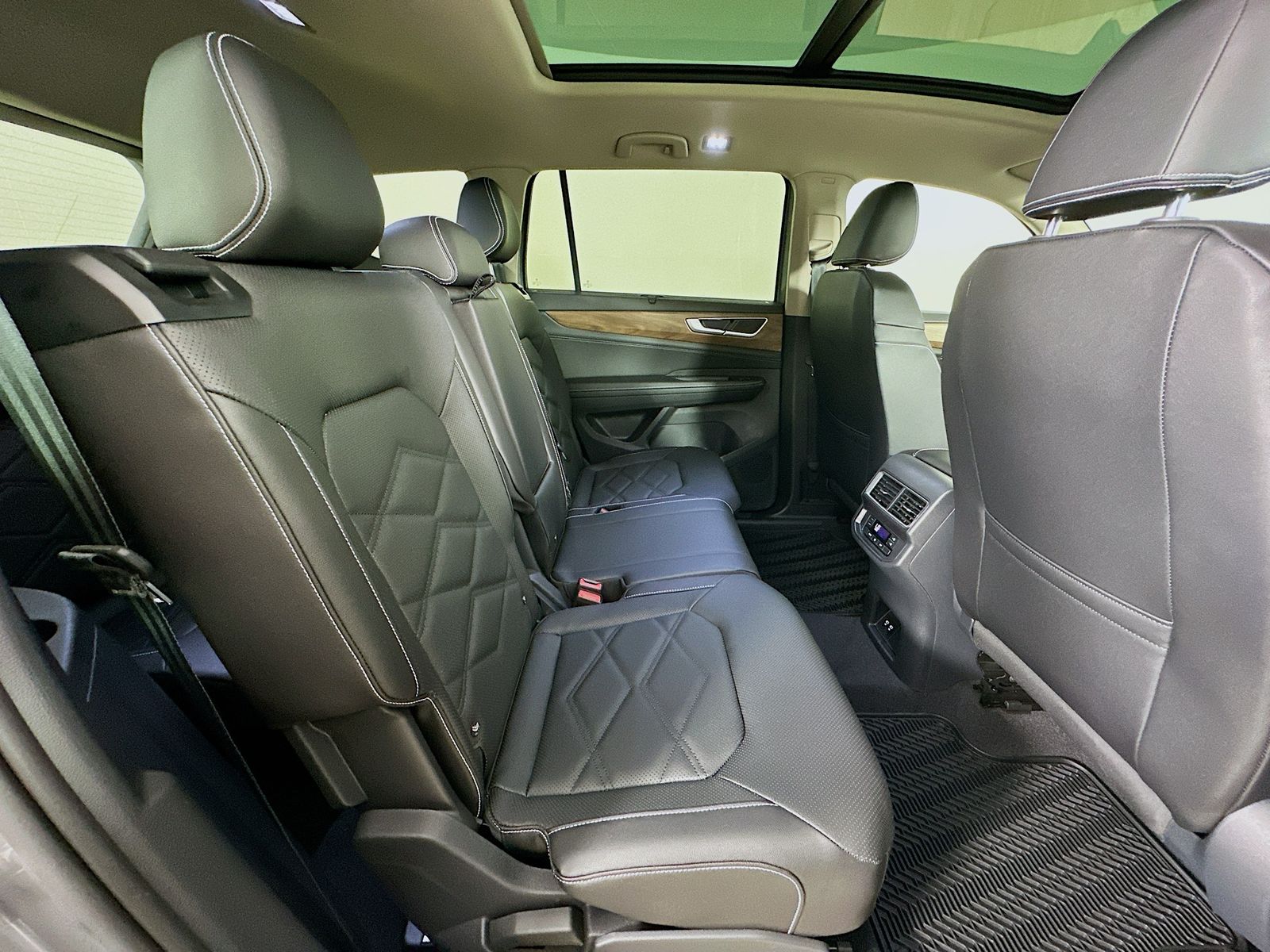 2026 Volkswagen Atlas SE w/Tech - Photo 42