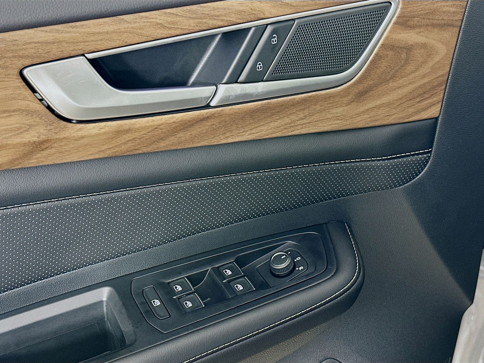 2026 Volkswagen Atlas SE w/Tech - Photo 17