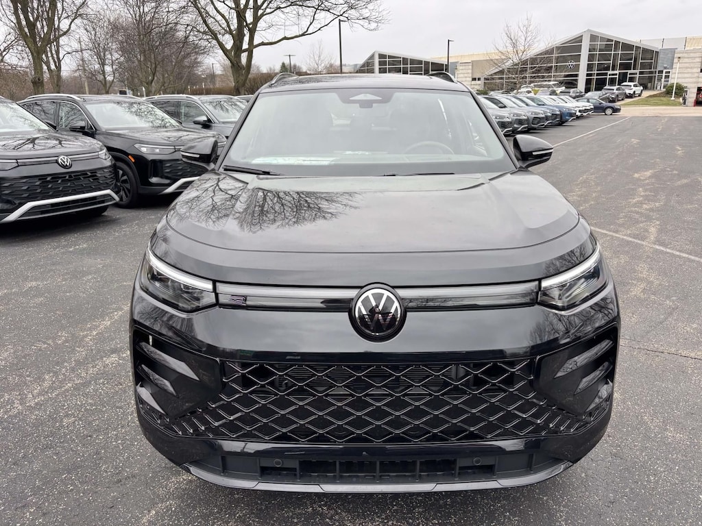 New 2026 Volkswagen Tiguan 2.0T SE R-Line Black SUV