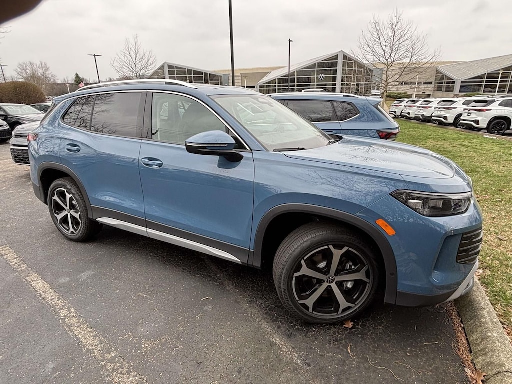 New 2026 Volkswagen Tiguan 2.0T SE SUV