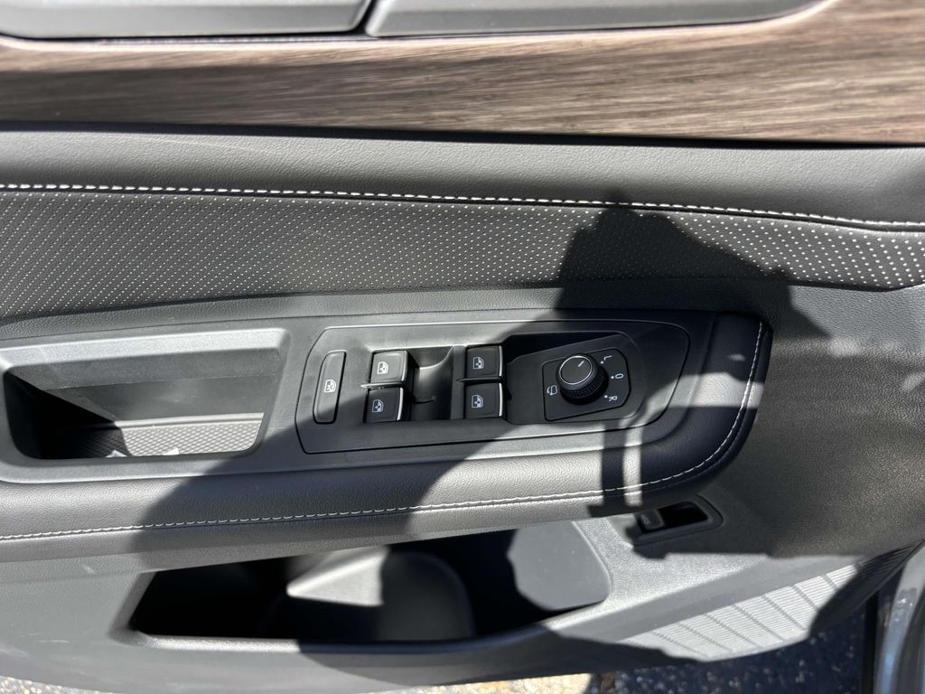 2026 Volkswagen Atlas SEL Premium R-Line - Photo 13