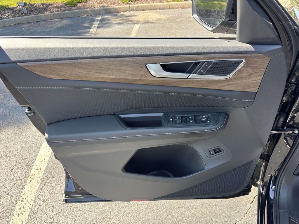 2026 Volkswagen Atlas SE w/Tech - Photo 11