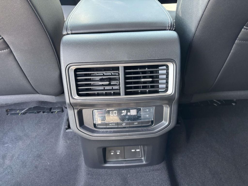 2026 Volkswagen Atlas SE w/Tech - Photo 33