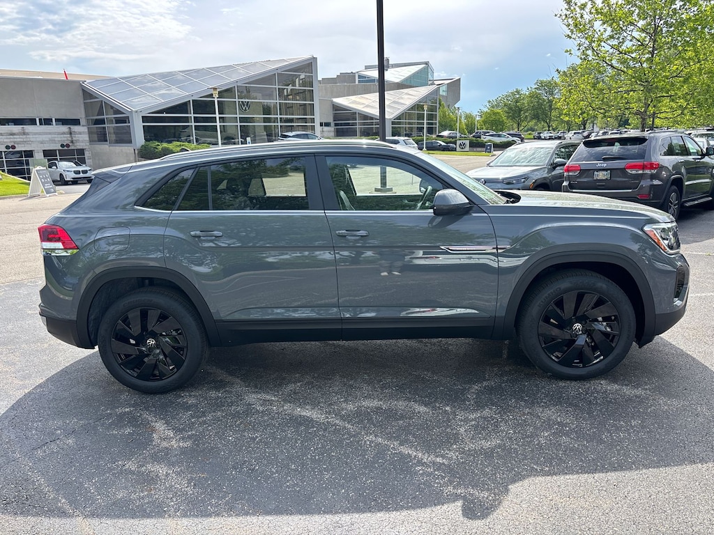 New 2026 Volkswagen Atlas Cross Sport 2.0T SE w/Technology SUV