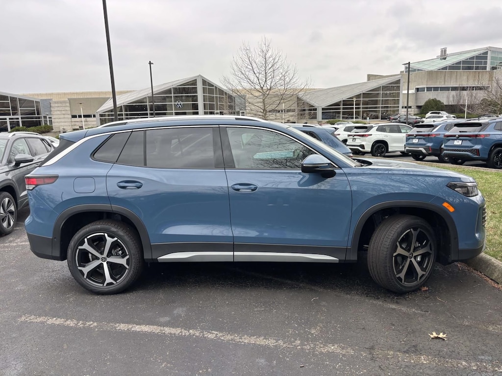 New 2026 Volkswagen Tiguan 2.0T SE SUV